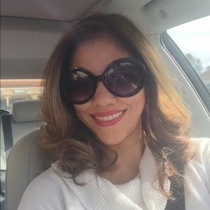 Meet your Posher, Dania